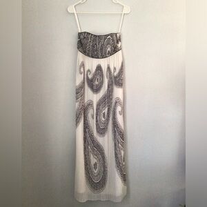 White House Black Market Black & White Floral Print Maxi Dress. Size 0.